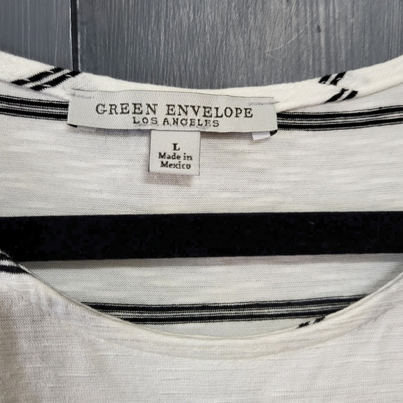Green Envelope Womens Short Sleeved Striped  White and Black Top Size L - Picture 3 of 4